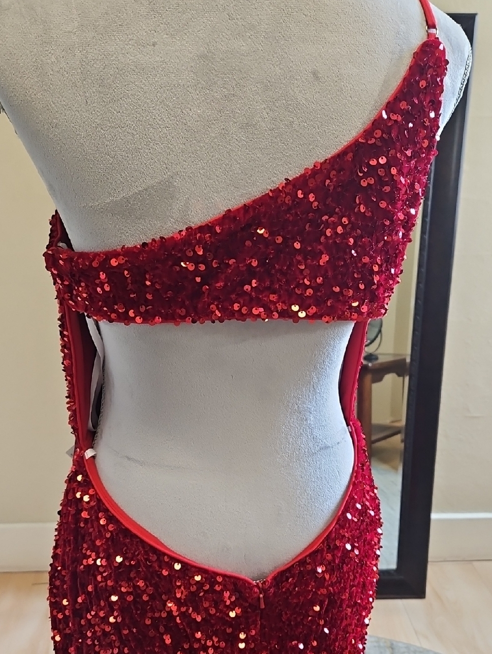 Size 12 red one shoulder sequin on soft velvet trumpet gown NWT Alyce Paris - Picture 5 of 11
